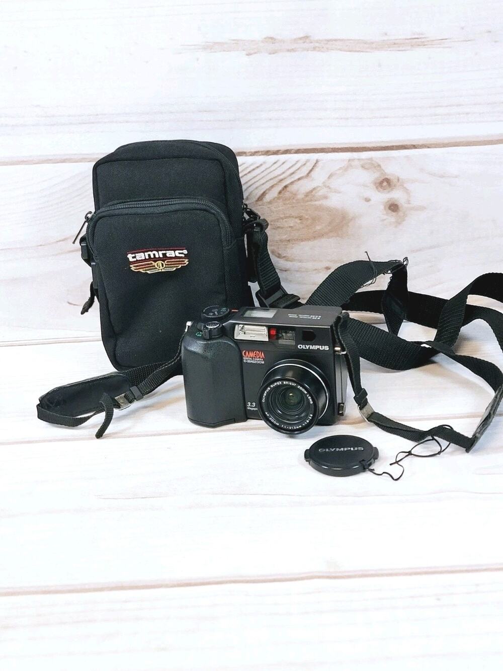 Olympus CAMEDIA C-3040 Zoom 3.3MP Digital Camera - Black W/Case Tested